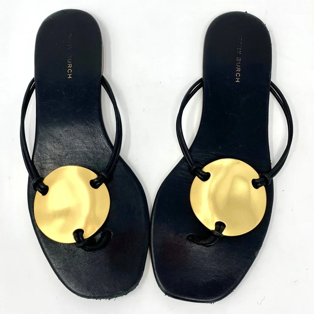 TORY BURCH BLACK LEATHER HAMMERED GOLD DISC THONG SANDALS SIZE 7